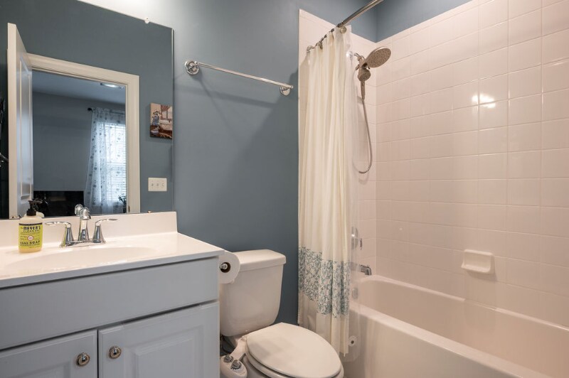 Building Photo - 1054 Old Trail Dr