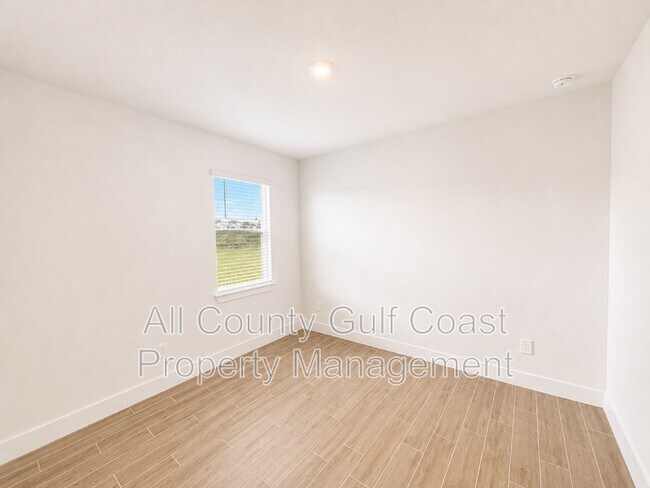 Building Photo - 168 Shady Edge Lp