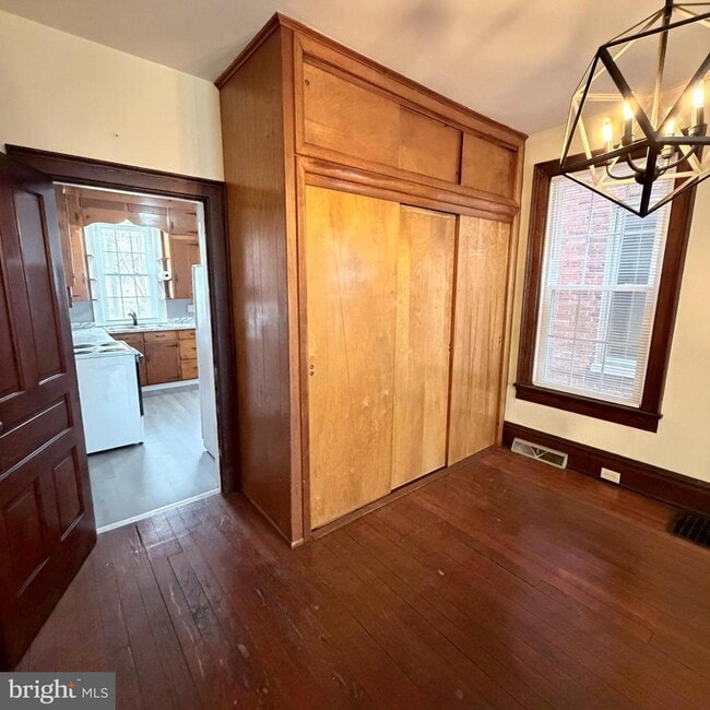 Building Photo - 235 Park Ave