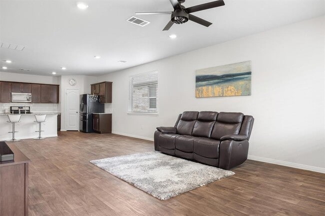 Building Photo - 936 Vogel Dr
