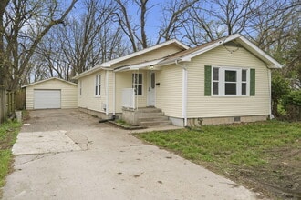 Building Photo - 2822 E Cherry St