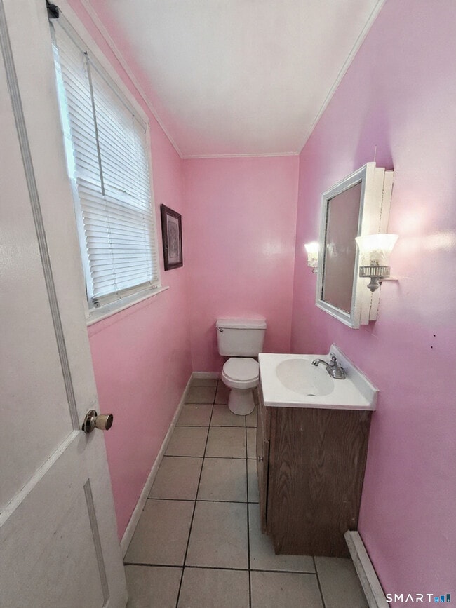 Building Photo - 96 Tudor St