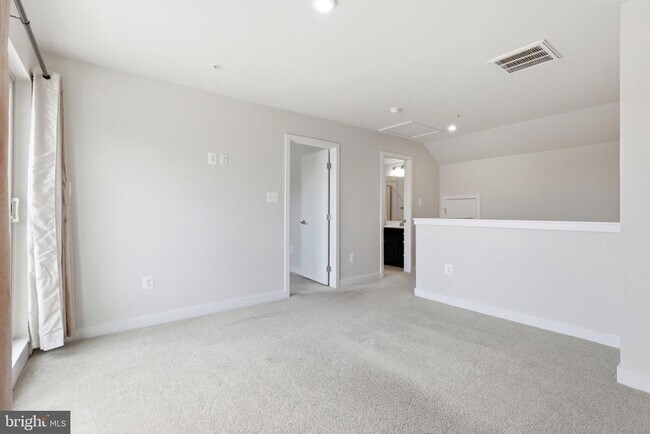 Building Photo - 5714 Richmanor Terrace