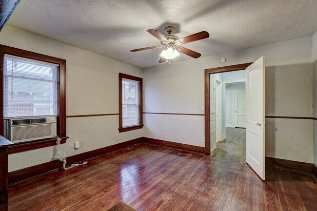 Building Photo - Lovely 1 Bed Home with new Balcony: 1407 1/2 Northwest 17th Street