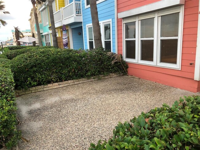 Building Photo - 8416 Seawall Blvd
