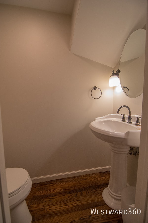 Building Photo - 1709 W Barry Ave