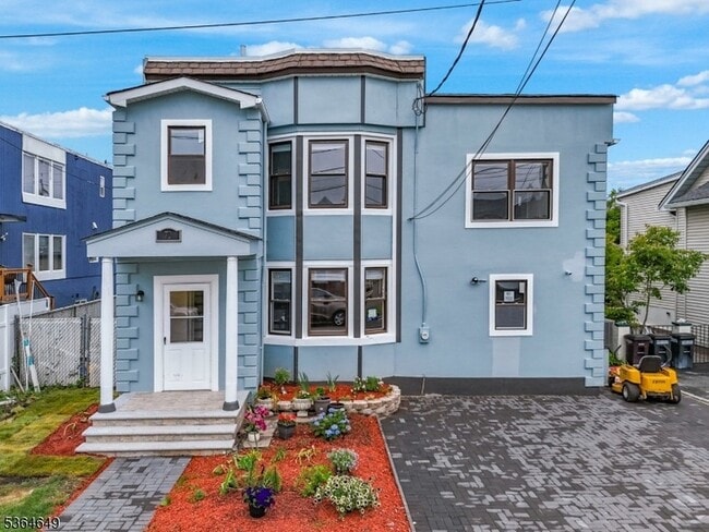 Building Photo - 70 Bruno St