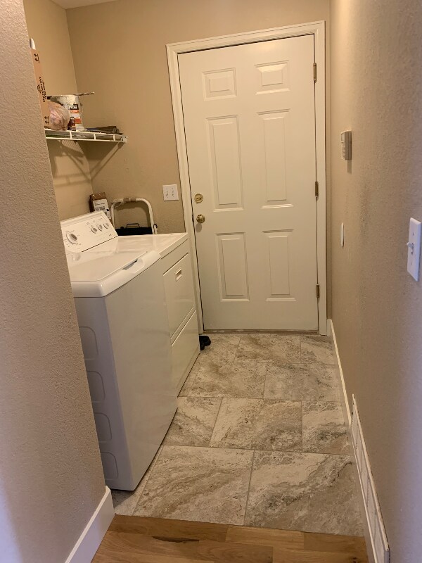 Building Photo - 1521 Laurenwood Way