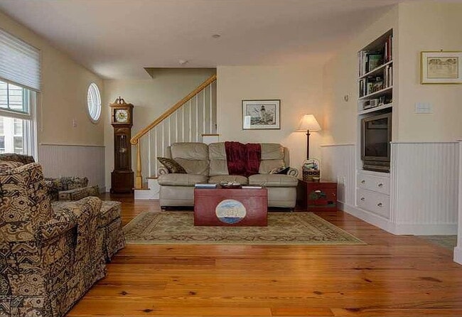 Building Photo - "Charming 2-Bed, 2-Bath Haven in Yarmouth – Spacious 1,380 Sq Ft Gem!"