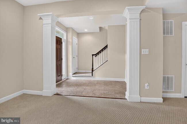Building Photo - 24949 Earlsford Dr