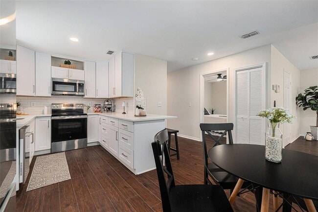 Building Photo - 3704 Carroway St