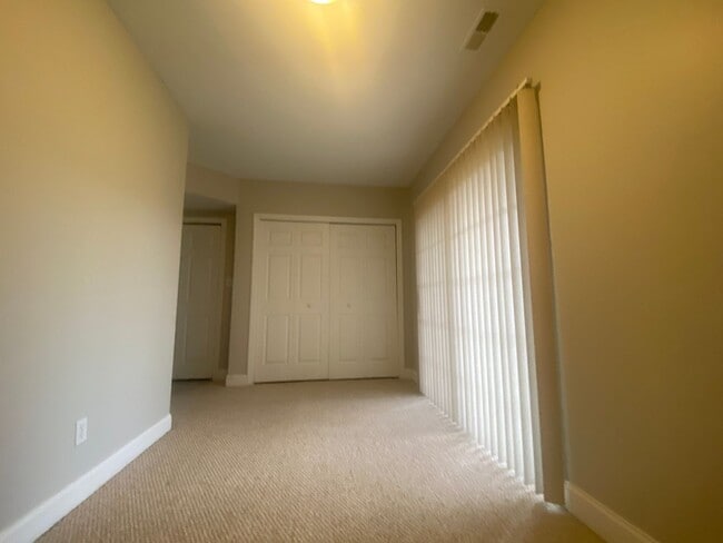 Building Photo - 2 Bedroom Ashton Estates Townhouse- Availa...