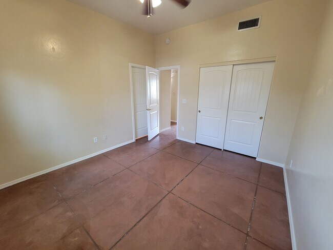 Building Photo - 3331 E Bermuda St