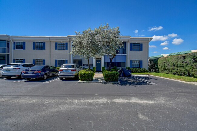 Building Photo - 170 Cypress Club Dr
