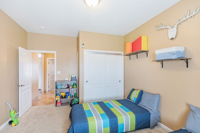 Building Photo - Beautiful 3 Bed 2 Bath Home