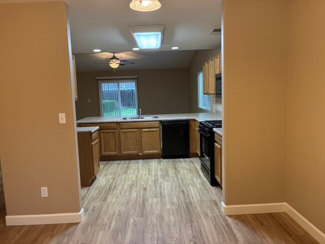 Building Photo - 4734 W Reese Ave