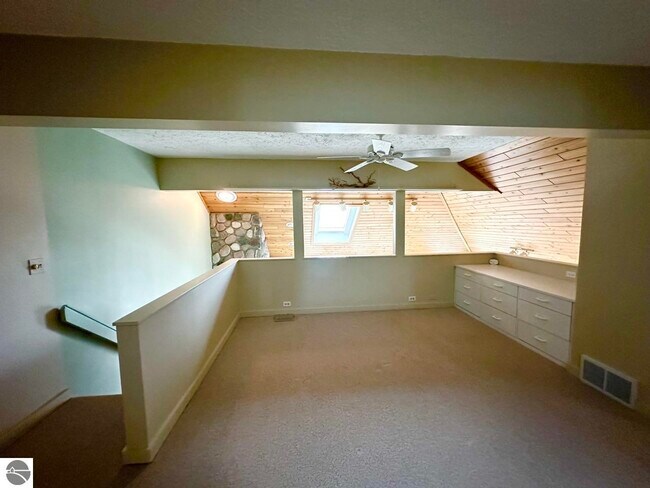 Building Photo - 776 N Yacht Club Dr