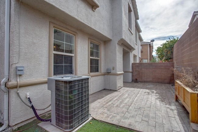 Building Photo - 27 Hudson Canyon St