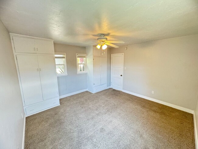 Building Photo - 220 Castaic Ave