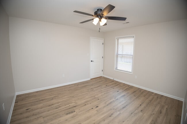 Building Photo - 824 El Dorado Dr