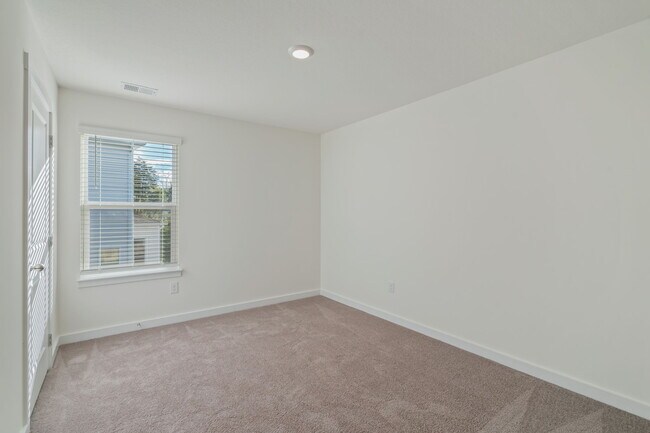 Building Photo - 7650 Belhaven Ln
