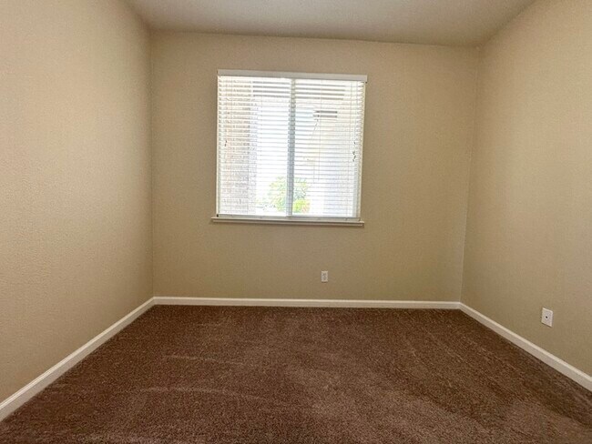 Building Photo - Beautifully Updated 3-Bedroom, 2-Bath Home...