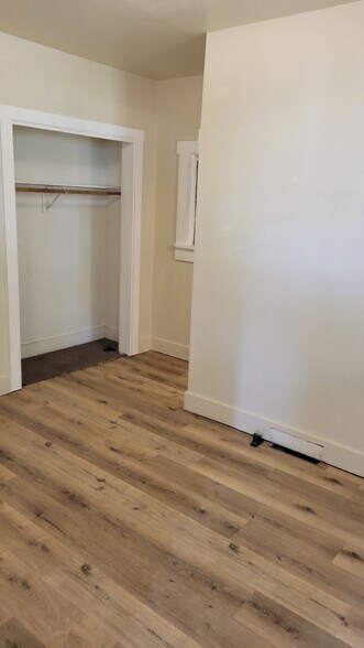 Building Photo - 613 Mulberry Ave