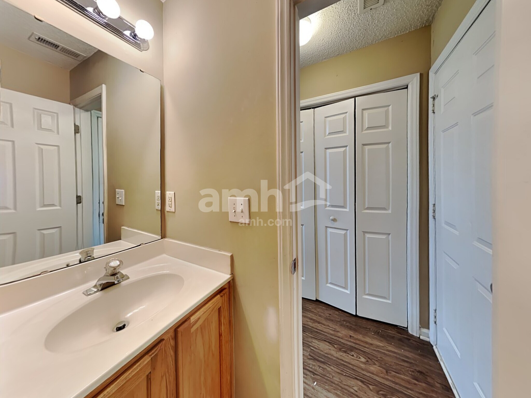 Building Photo - 4220 Lake Woodard Dr