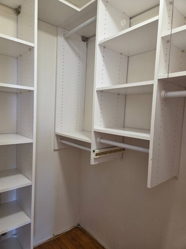 Building Photo - One Bay Club Dr