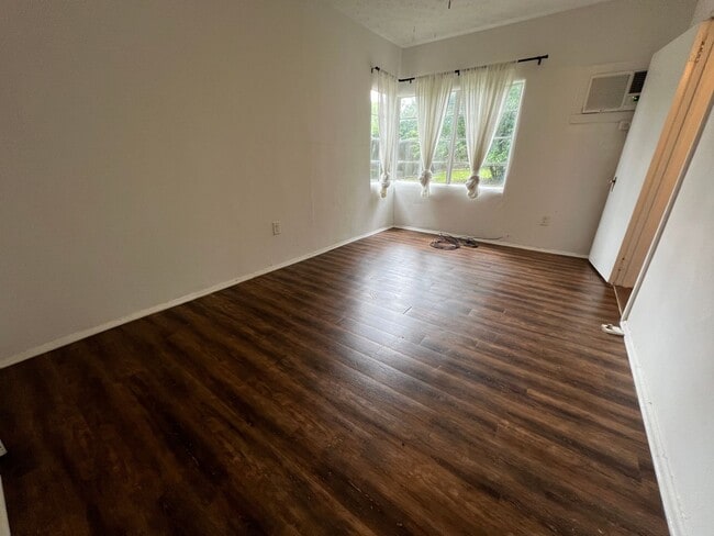 Building Photo - 511 Hudson Terrace