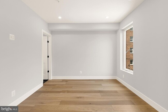 Building Photo - 3215 Mt Pleasant St NW