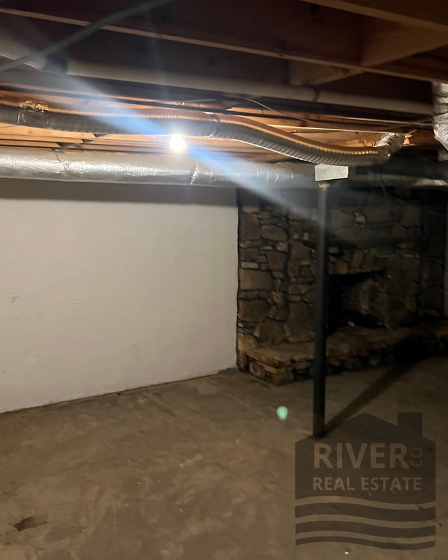 Building Photo - 1233 Ridge Dr