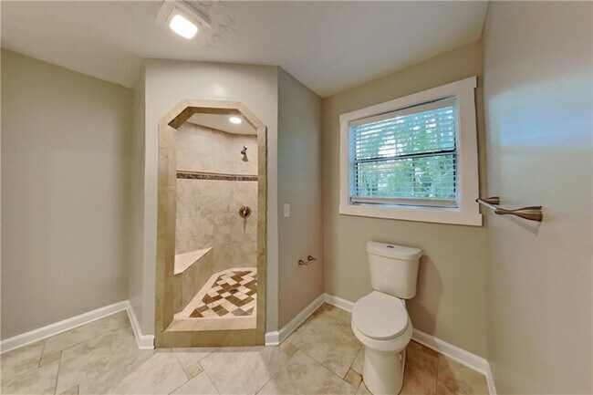 Building Photo - 3929 Lookout Point Dr
