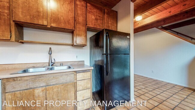 Building Photo - 3 br, 2 bath House - 72 Kingston Lane (Way