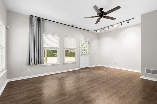 Building Photo - 2301 Marion Walk Dr SE