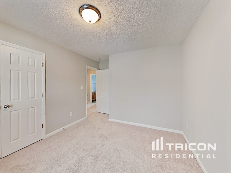 Building Photo - 907 S Philwood Ct