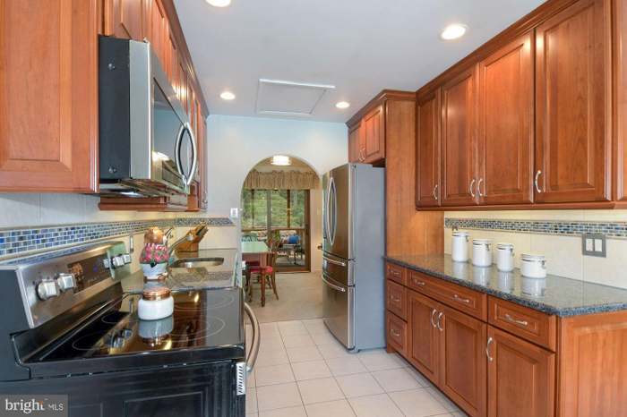 Building Photo - 3229 Manitoba Dr