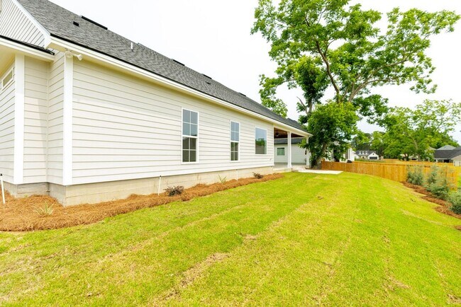 Building Photo - 3061 Houser Wy