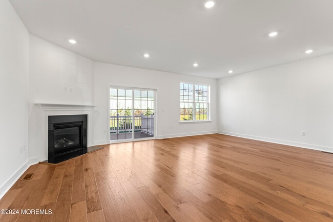 Building Photo - 306 Pilot St