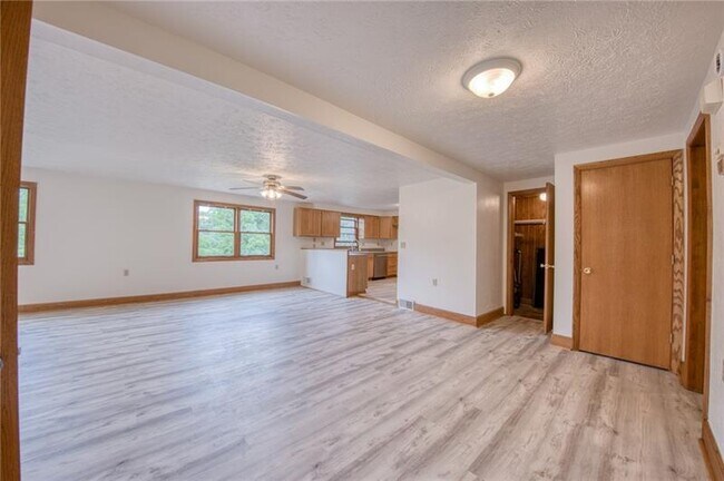 Building Photo - 4465 Mt Troy Rd Ext
