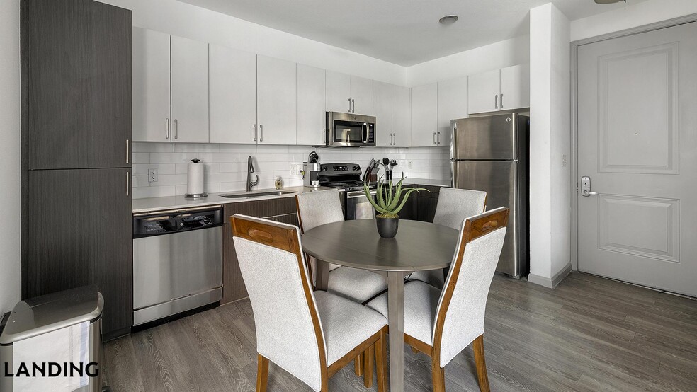 Building Photo - 1001 S Center St