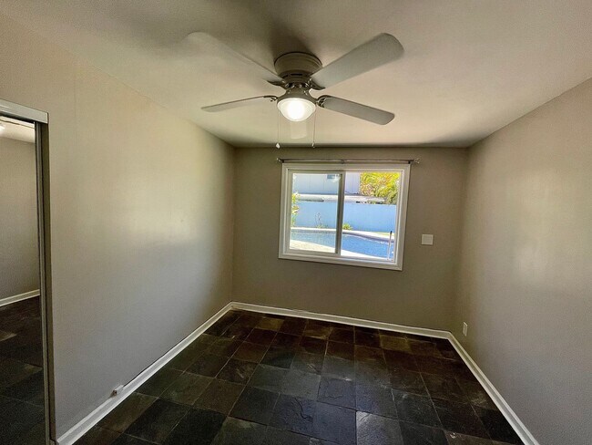 Building Photo - T1182ach
