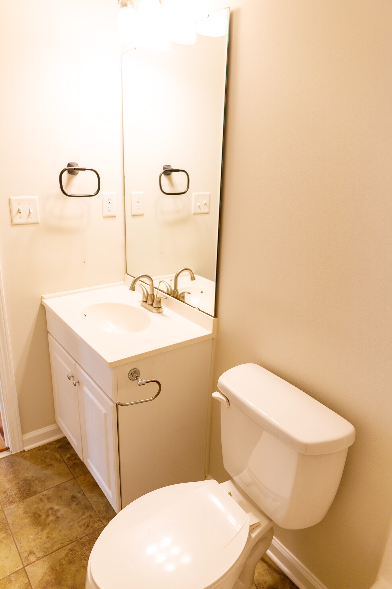 Building Photo - 116 America St