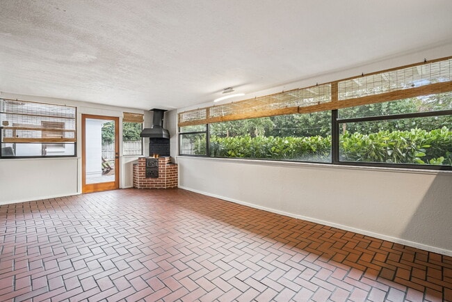 Building Photo - 3218 Carnine Dr