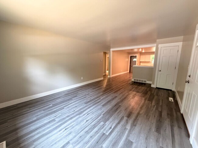 Building Photo - 5729 Ridgebrook Ave SE