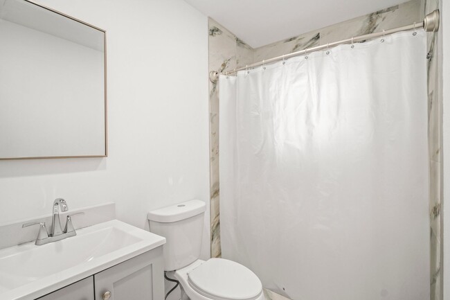 Building Photo - Fully Renovated 3 Beds 2 baths condo off M...
