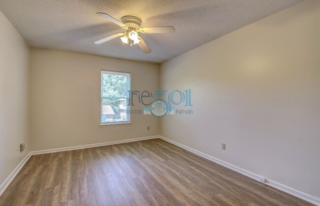 Building Photo - **LEASE PENDING** Great Find In Echo Valle...