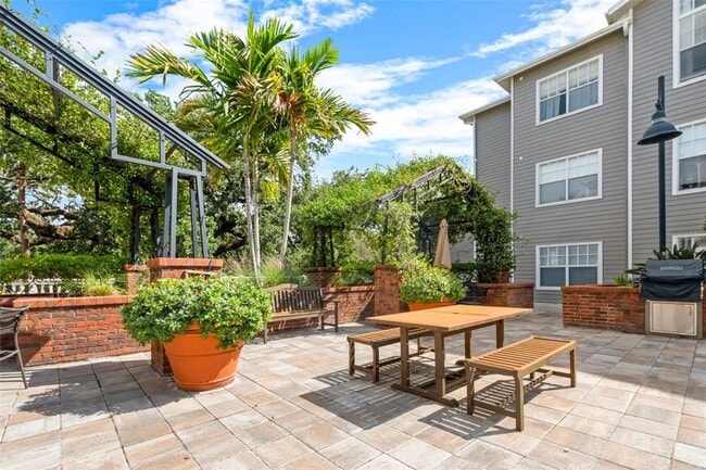 Building Photo - 800 S Dakota Ave