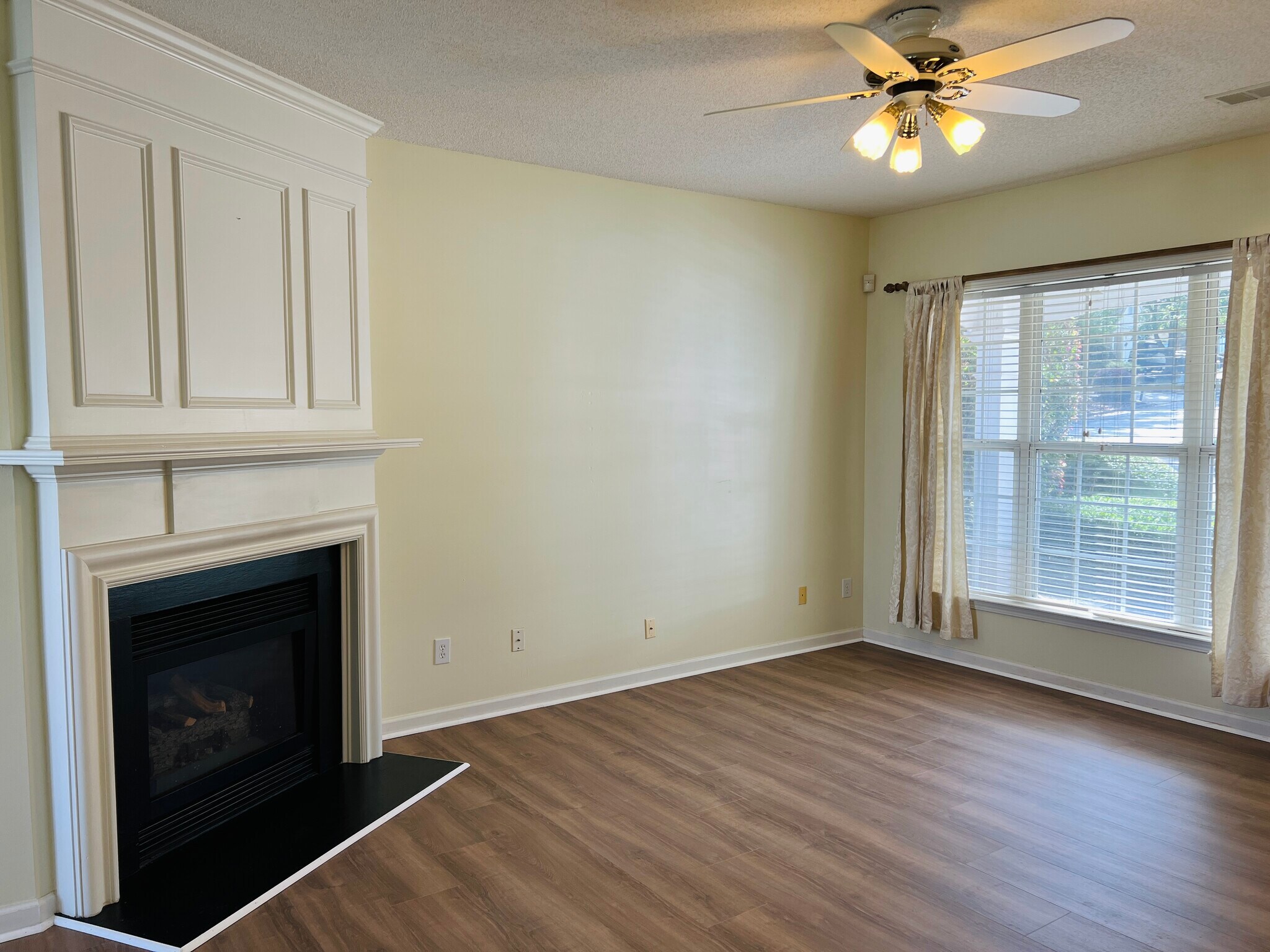 Building Photo - 205 Wellisford Ct