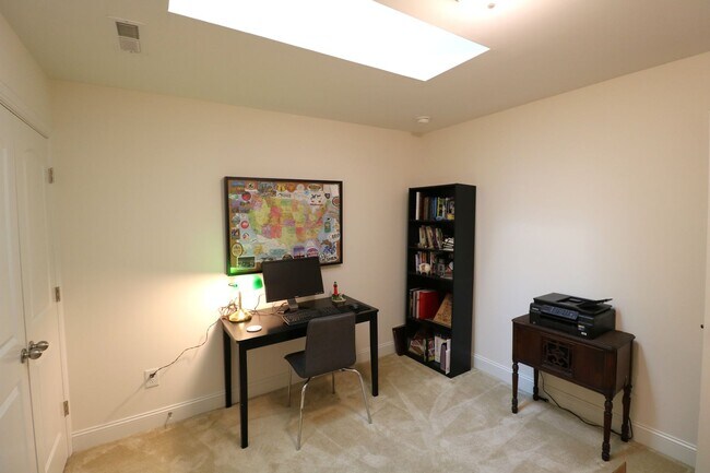 Building Photo - 860 Silver Leaf Dr